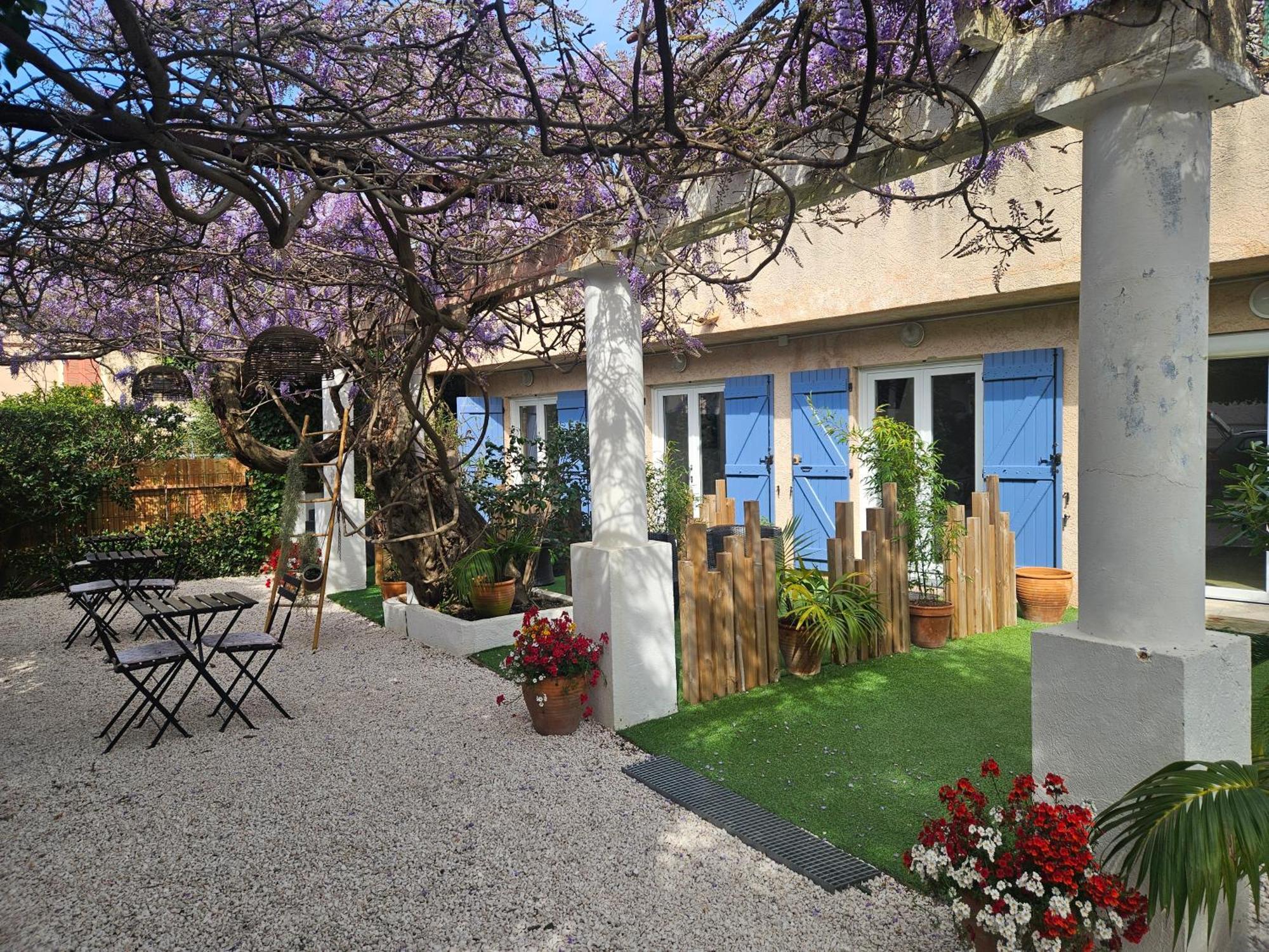 Chez Louis Hotel Les Issambres Exterior photo